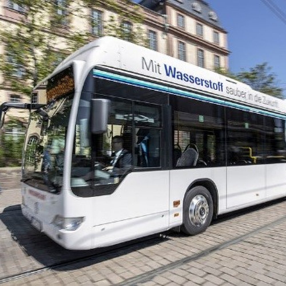 Brennstoffzellen-Bus im regulären Linienbetrieb