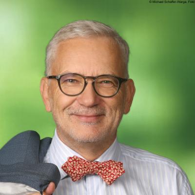 picture of Prof. Holzer